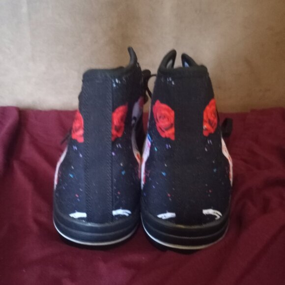 Amy Winehouse sneakers - Picture 3 of 5